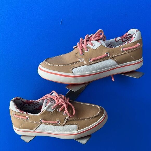 WOMEN'S SALMON SISTERS FINATIC II DECK SHOE Tan/Octopus Size 6.5 - Picture 2 of 5